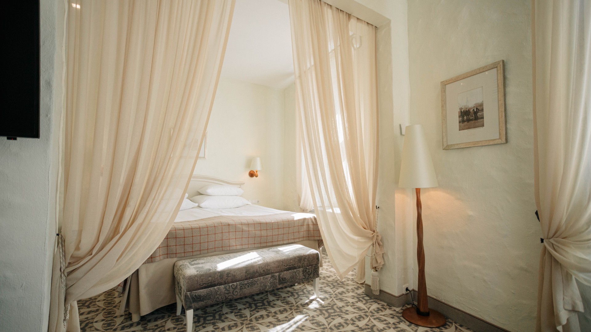 Suite room with SPA Bath and Old Town view